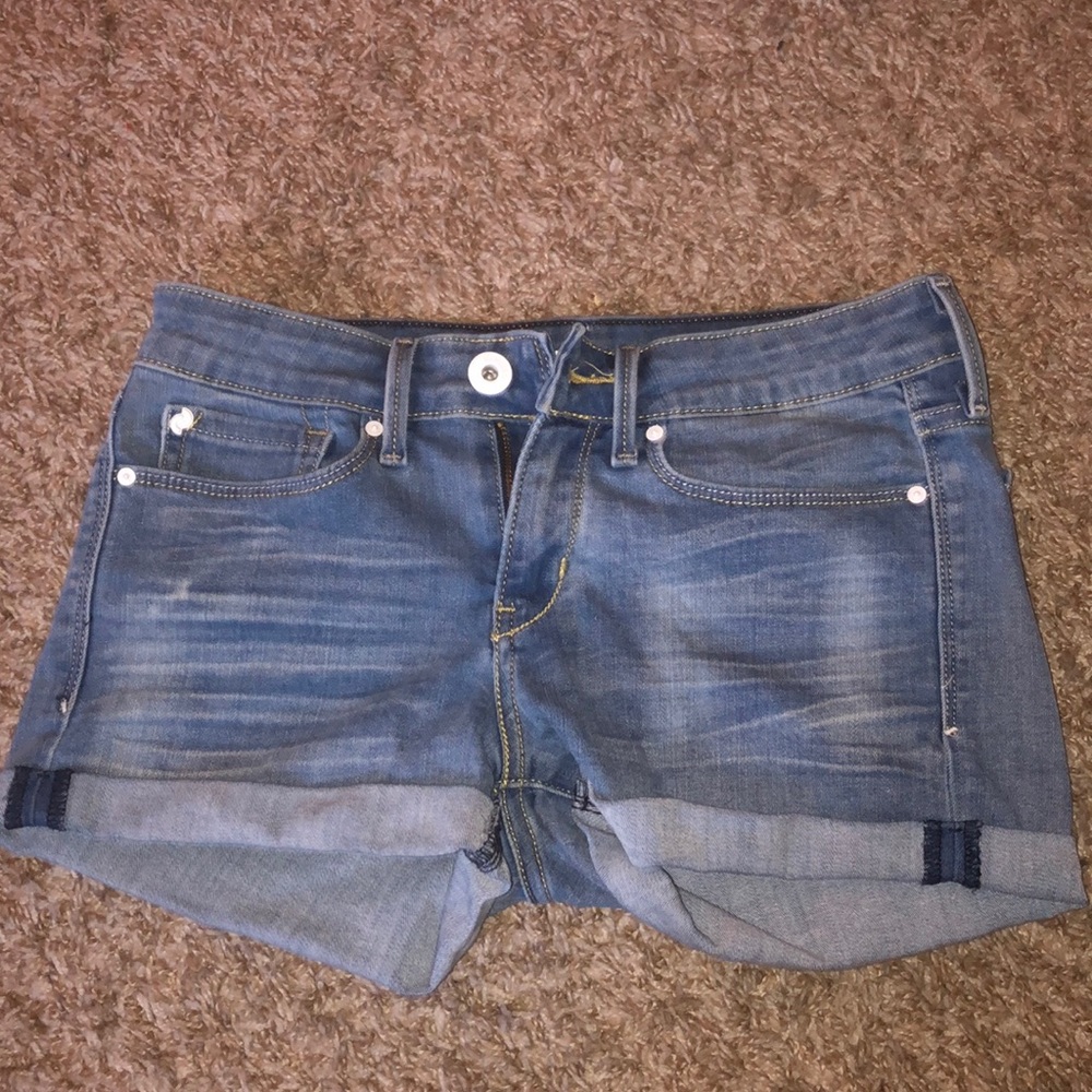 Levi’s low rise shortie shorts